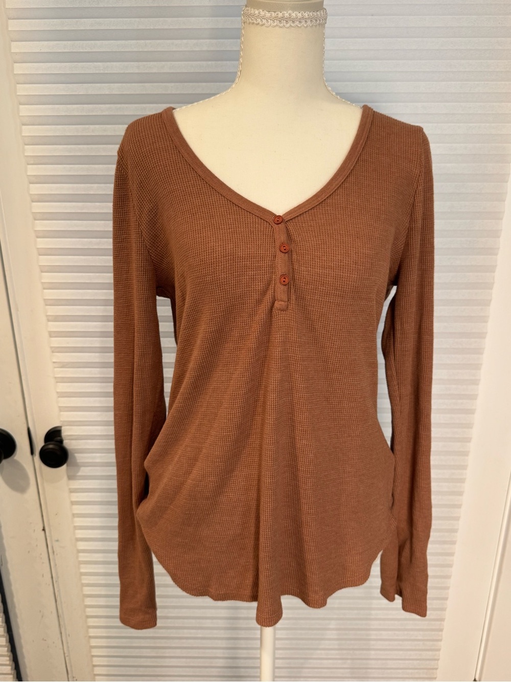 Michael Stars Waffle Henley Long Sleeve in Rust 0938